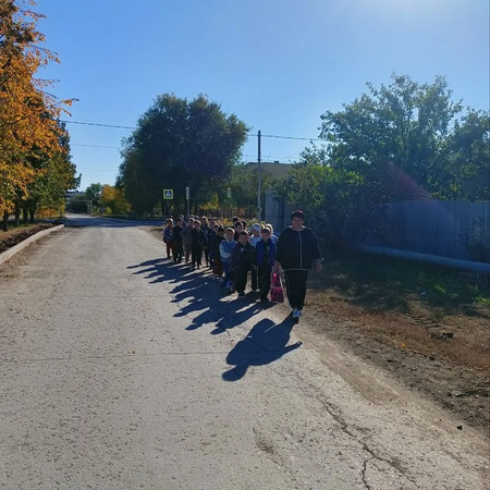 27 сентября тренер-преподаватель ДЮСШ г. Нефтегорск Дейс М.В. присоединилась к мини-походу 1 «К» класса, в котором проводит занятия по фехтованию на шпагах.