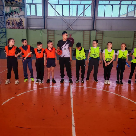 В спортивном зале ГБОУ СОШ №1 сегодня прошёл муниципальный этап соревнований среди команд образовательных учреждений Нефтегорского района по тэг-регби.