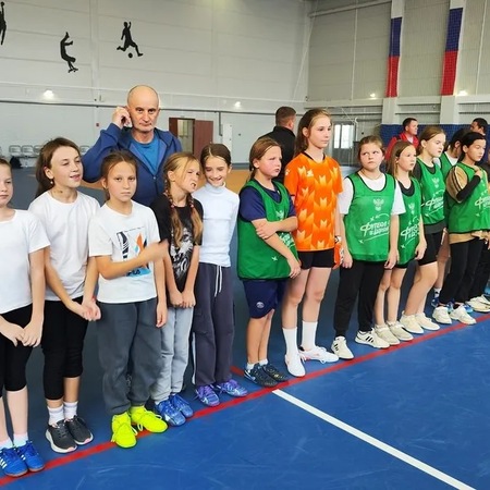 Моменты первого дня соревнований среди учащихся образовательных учреждений в рамках проекта "Мини-футбол в школу"