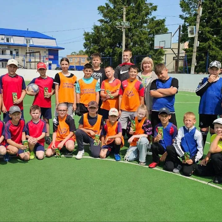 Лето с футбольным мячом