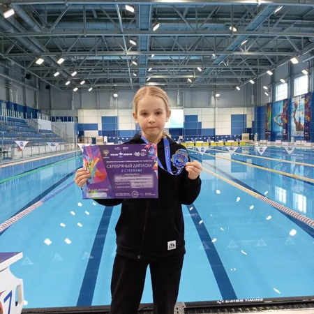 Первый день соревнований по плаванию в рамках Детской Лиги плавания «Поволжье» принёс нам ещё одну медаль!