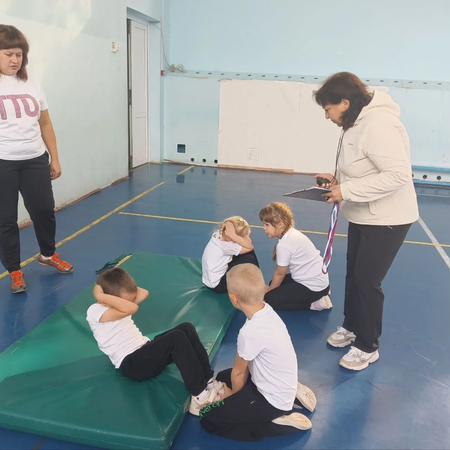 Во вторник учащиеся ГБОУ СОШ №2 г. Нефтегорск сдавали нормативы Всероссийского физкультурно-спортивного комплекса «ГТО» 1-6 ступени.