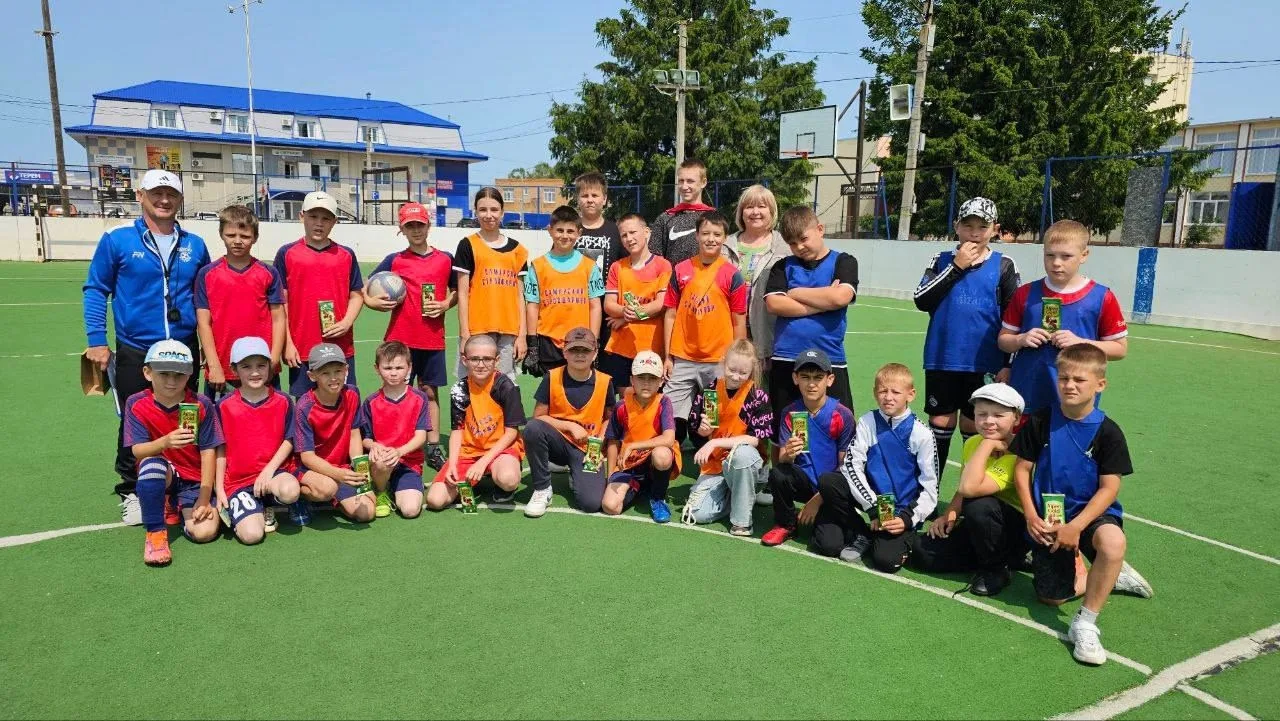 Лето с футбольным мячом