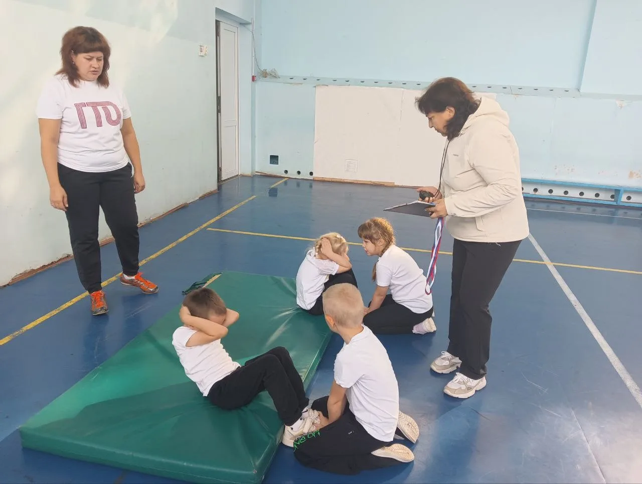 Во вторник учащиеся ГБОУ СОШ №2 г. Нефтегорск сдавали нормативы Всероссийского физкультурно-спортивного комплекса «ГТО» 1-6 ступени.