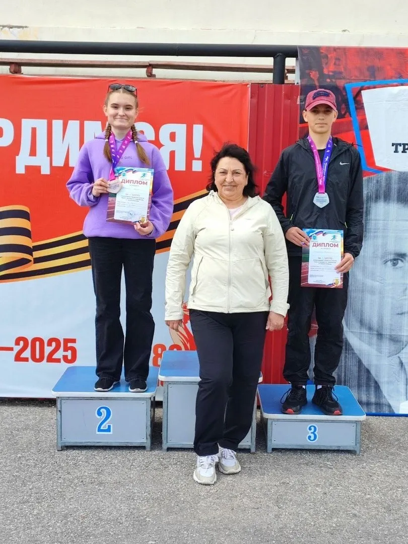 В Чапаевске сегодня прошли соревнования Самарской области по лёгкой атлетике памяти тренера К. А. Емельянова