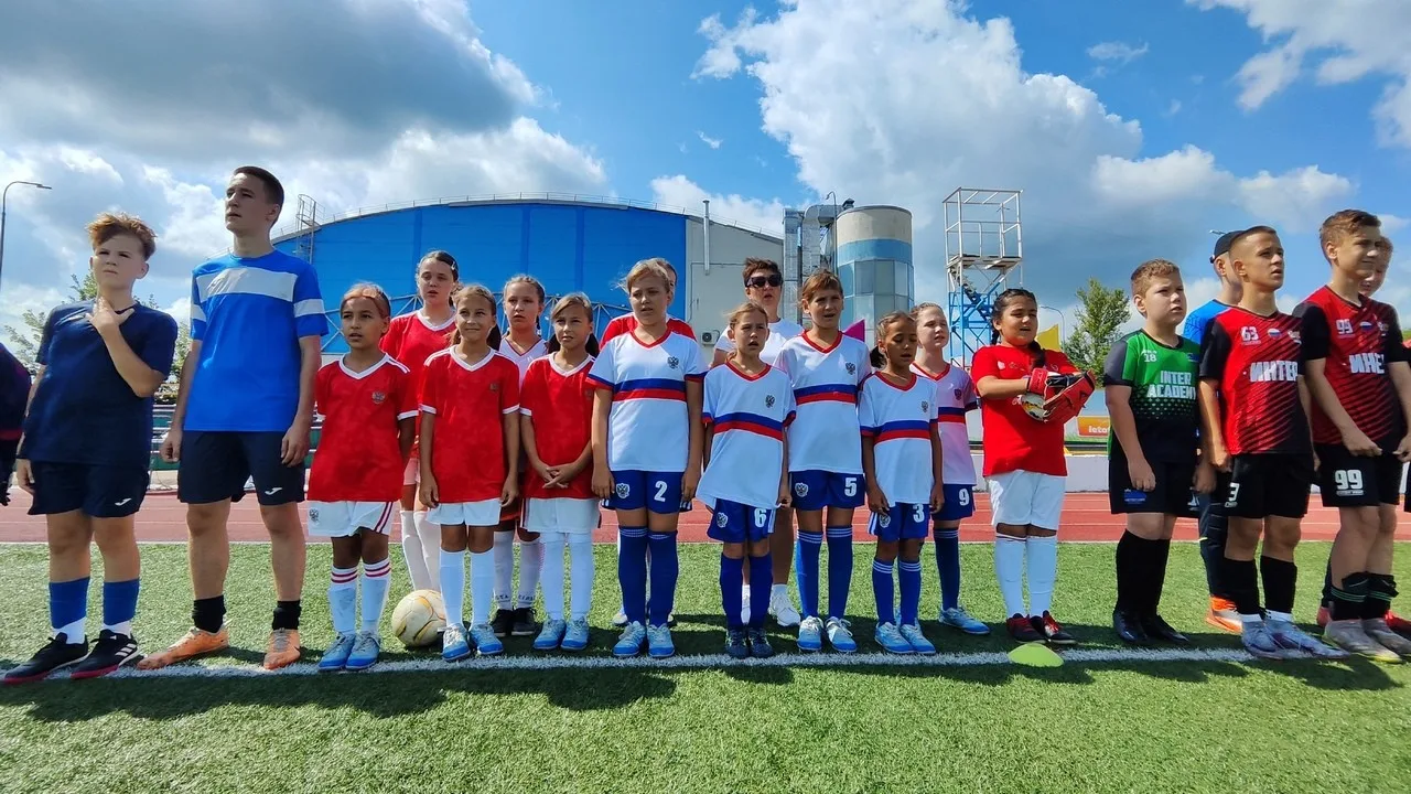 Лето с футбольным мячом