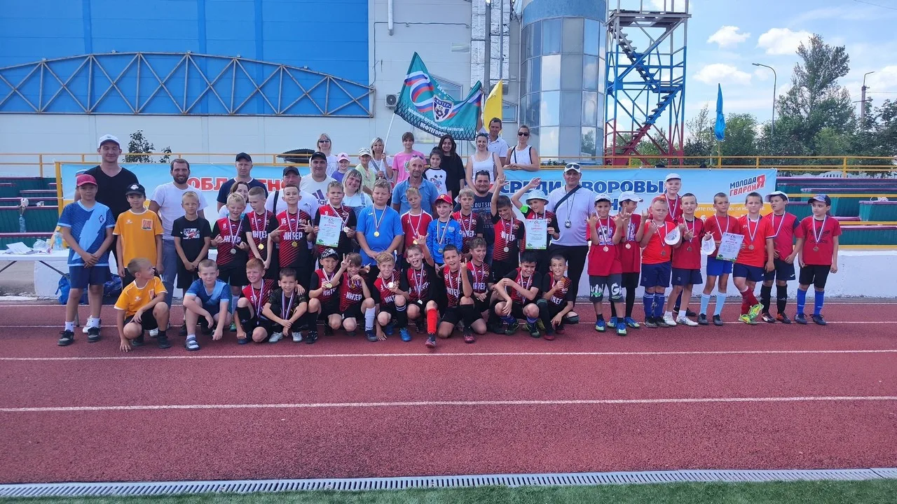 Лето с футбольным мячом