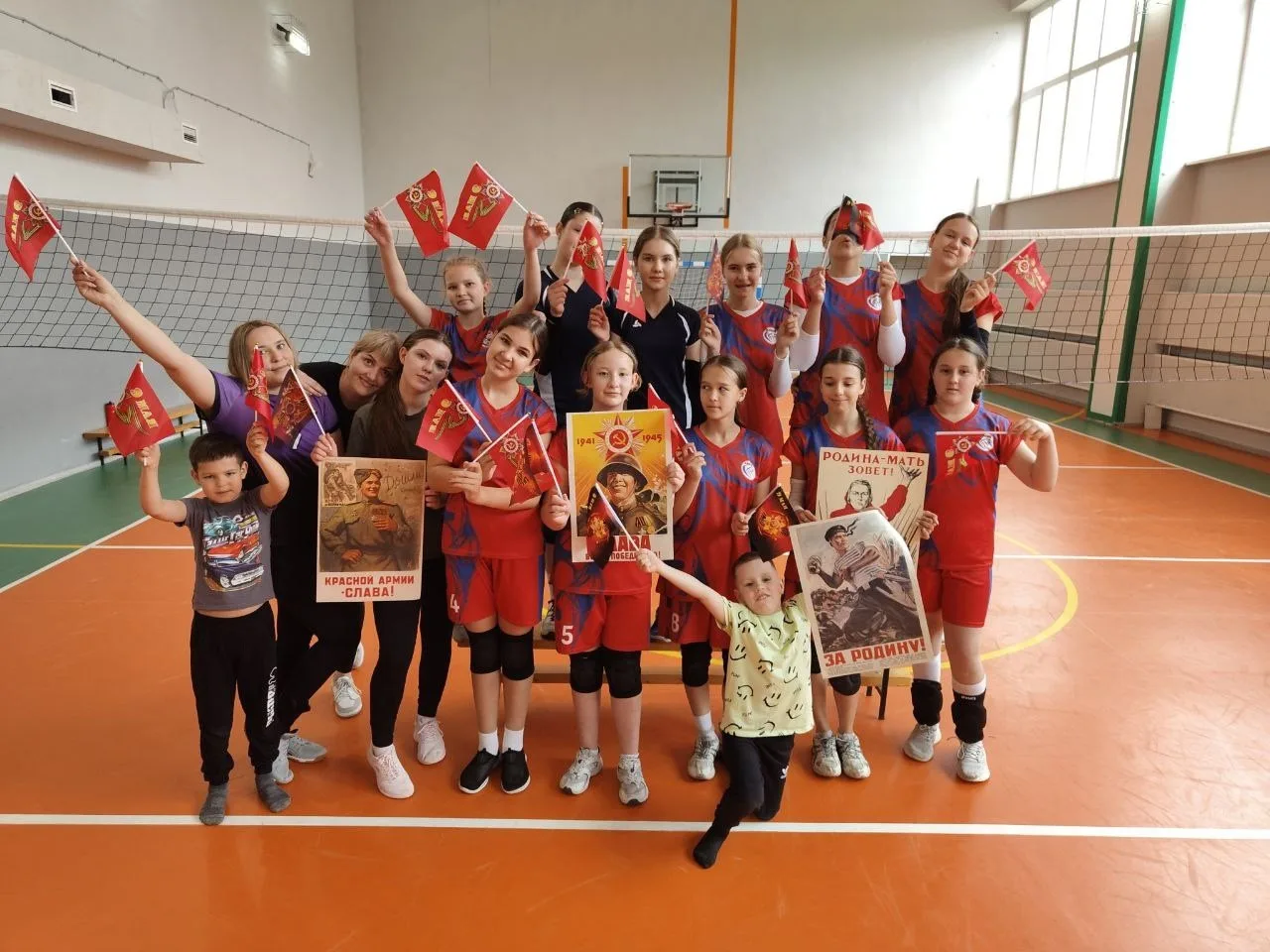 Сегодня в спортивном зале СДК "МИР" в Утёвке прошёл турнир по волейболу среди молодых спортсменов